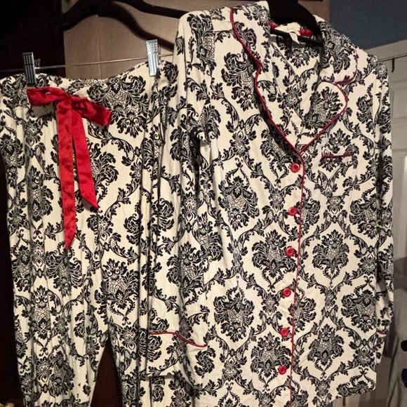 Soma Other - SOMA PJs Button Up Top w/matching bottoms Black & White Red accents Sleepwear